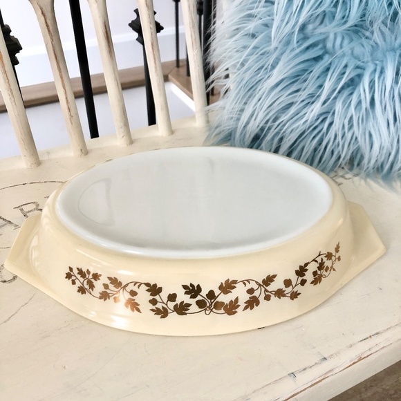 Pyrex, Vintage, Golden Acorn, Oak Leaf, Pattern 1.5 Qt, Divided, Casserole Dish - Picture 6 of 8